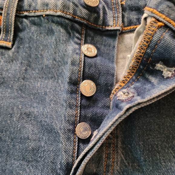 NWT Levi's Women's 501 Original Shorts $49.5 MSRP Jive Stone - Picture 3 of 8